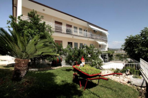 Отель Apartment Carmen  Трогир